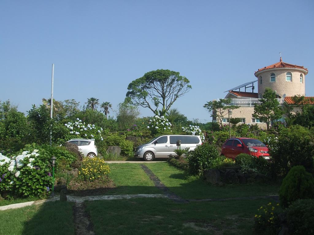 Holiday home Jeju Myung House