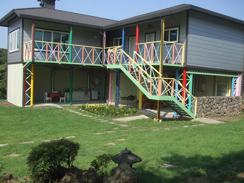 Holiday home Jeju Myung House *