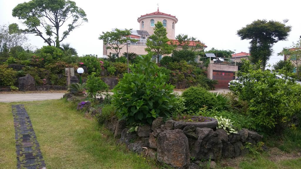 Holiday home Jeju Myung House *